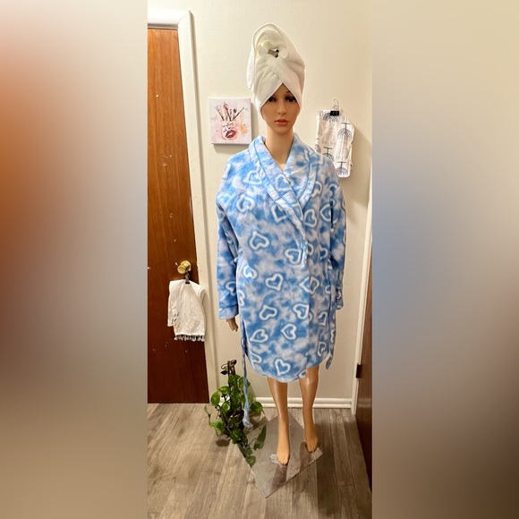 Ladies Yikes one size blue heart print robe - Picture 11 of 16